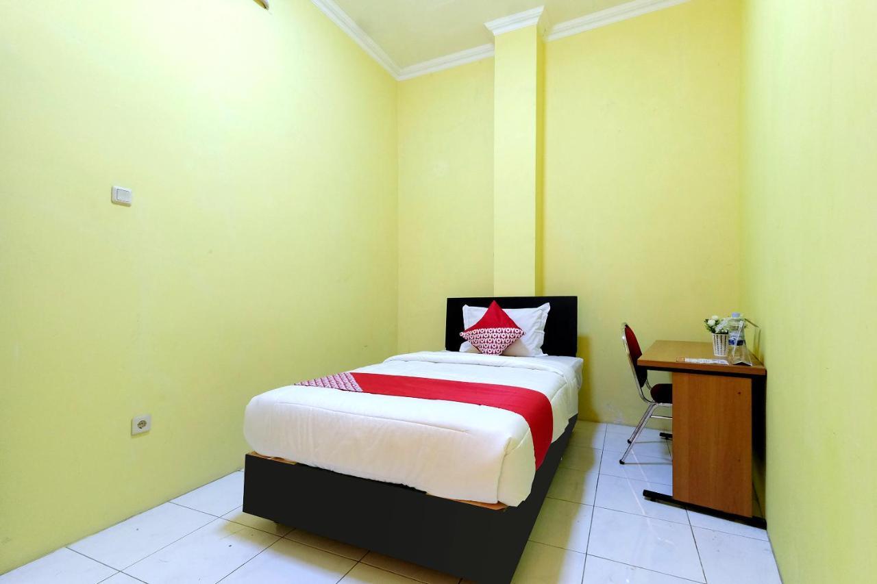 Oyo 338 Guest House Omah Manahan Syariah Solo Exterior foto