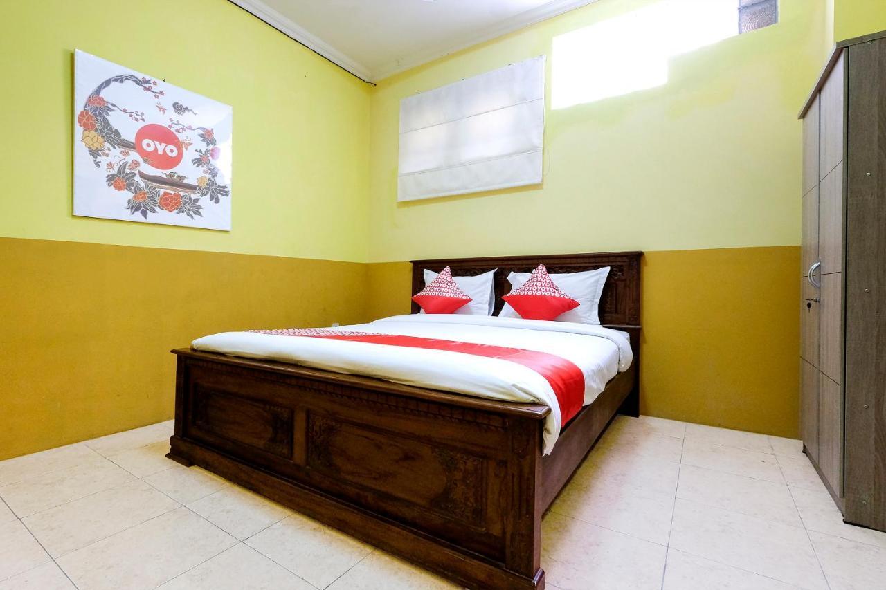 Oyo 338 Guest House Omah Manahan Syariah Solo Exterior foto