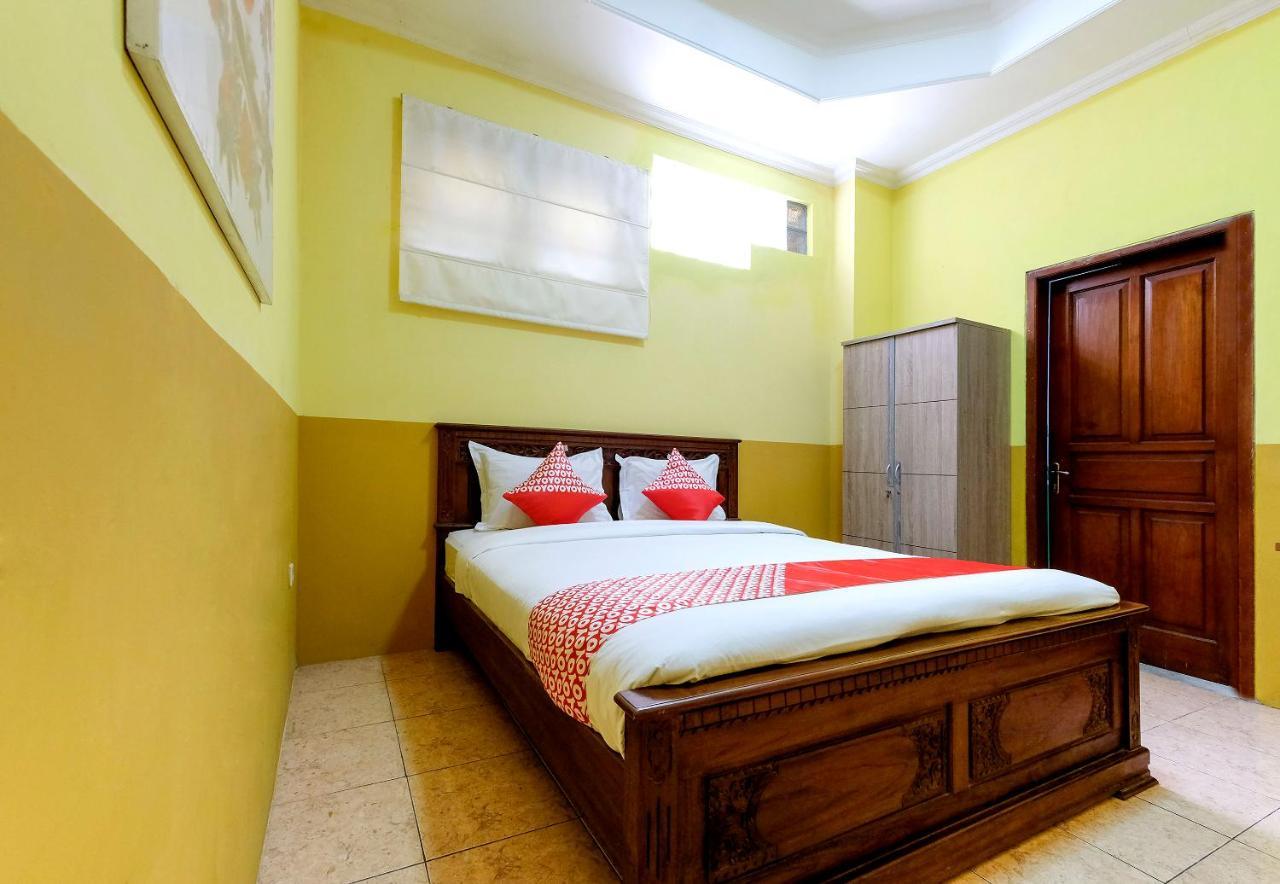 Oyo 338 Guest House Omah Manahan Syariah Solo Exterior foto