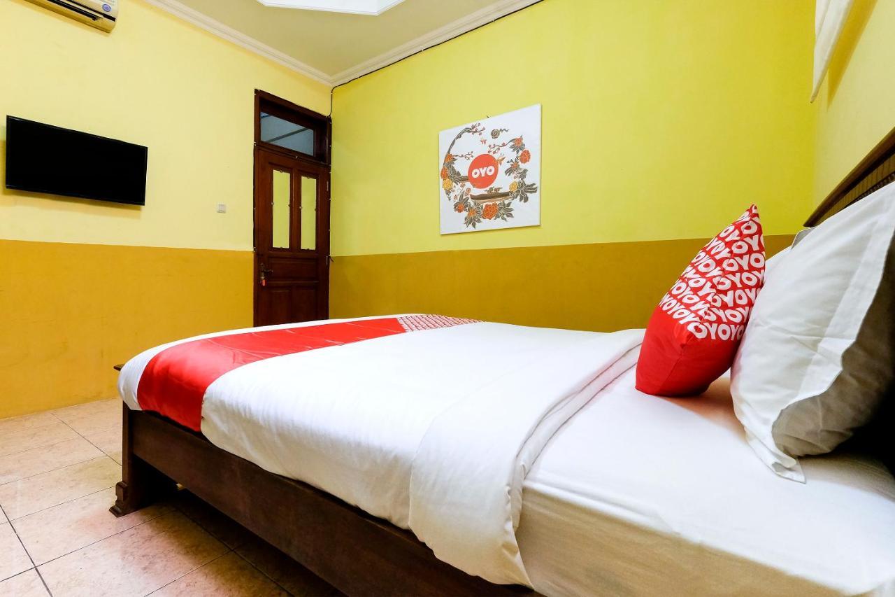 Oyo 338 Guest House Omah Manahan Syariah Solo Exterior foto