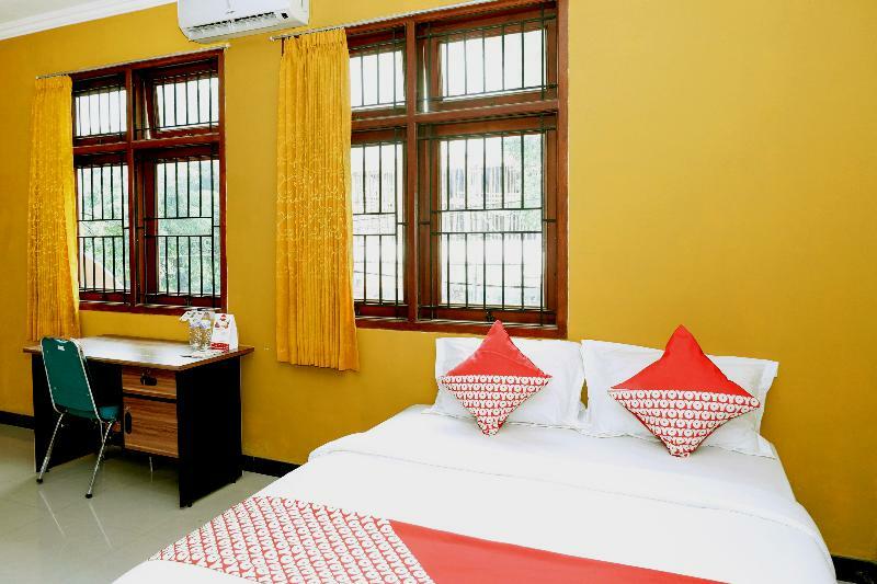 Oyo 338 Guest House Omah Manahan Syariah Solo Exterior foto