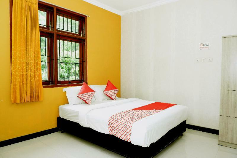 Super Oyo 338 Guest House Omah Manahan Syariah Solo Exterior foto