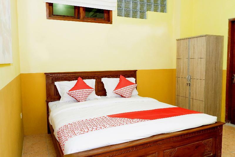 Oyo 338 Guest House Omah Manahan Syariah Solo Exterior foto