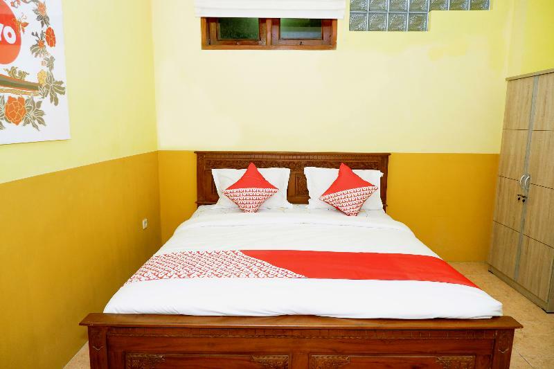 Oyo 338 Guest House Omah Manahan Syariah Solo Exterior foto