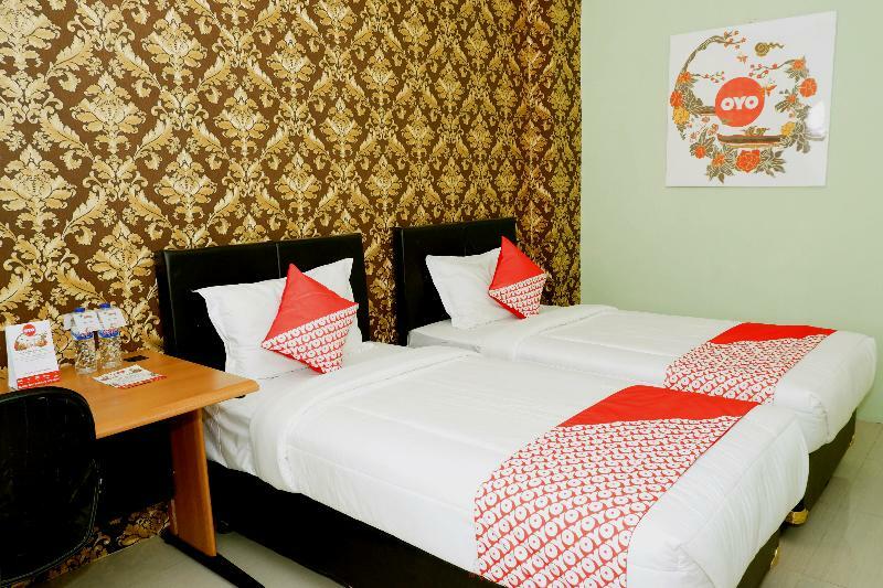 Oyo 338 Guest House Omah Manahan Syariah Solo Exterior foto