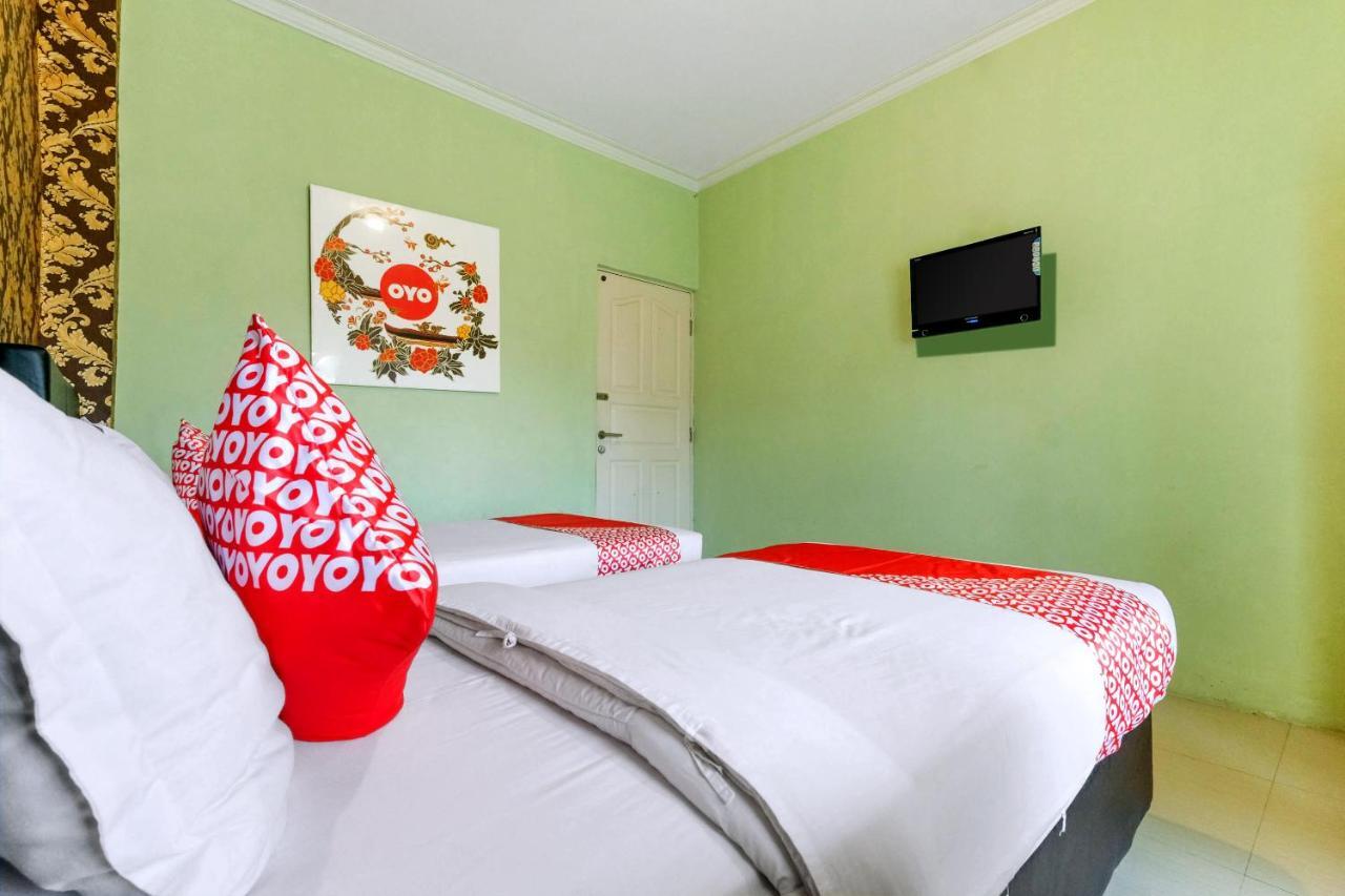 Oyo 338 Guest House Omah Manahan Syariah Solo Exterior foto