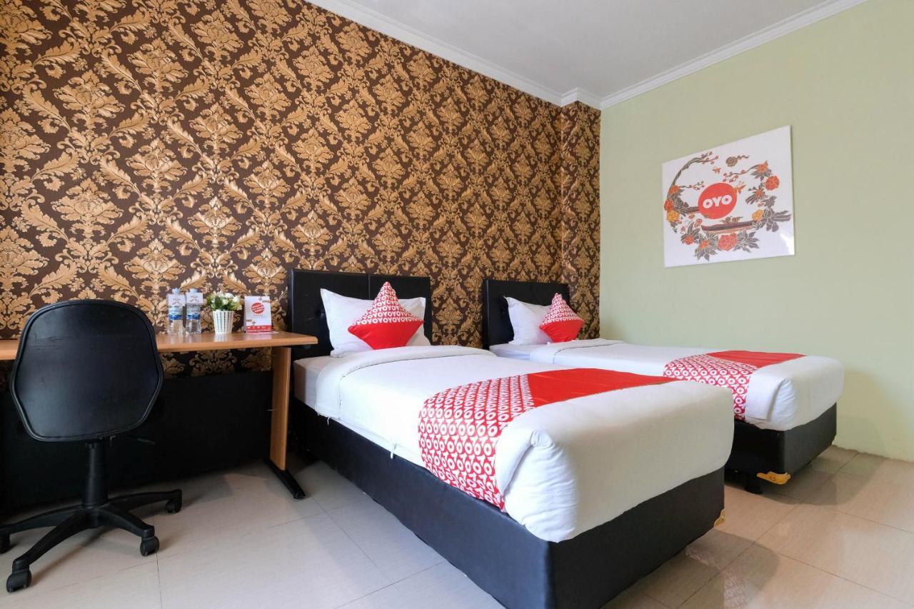 Oyo 338 Guest House Omah Manahan Syariah Solo Exterior foto