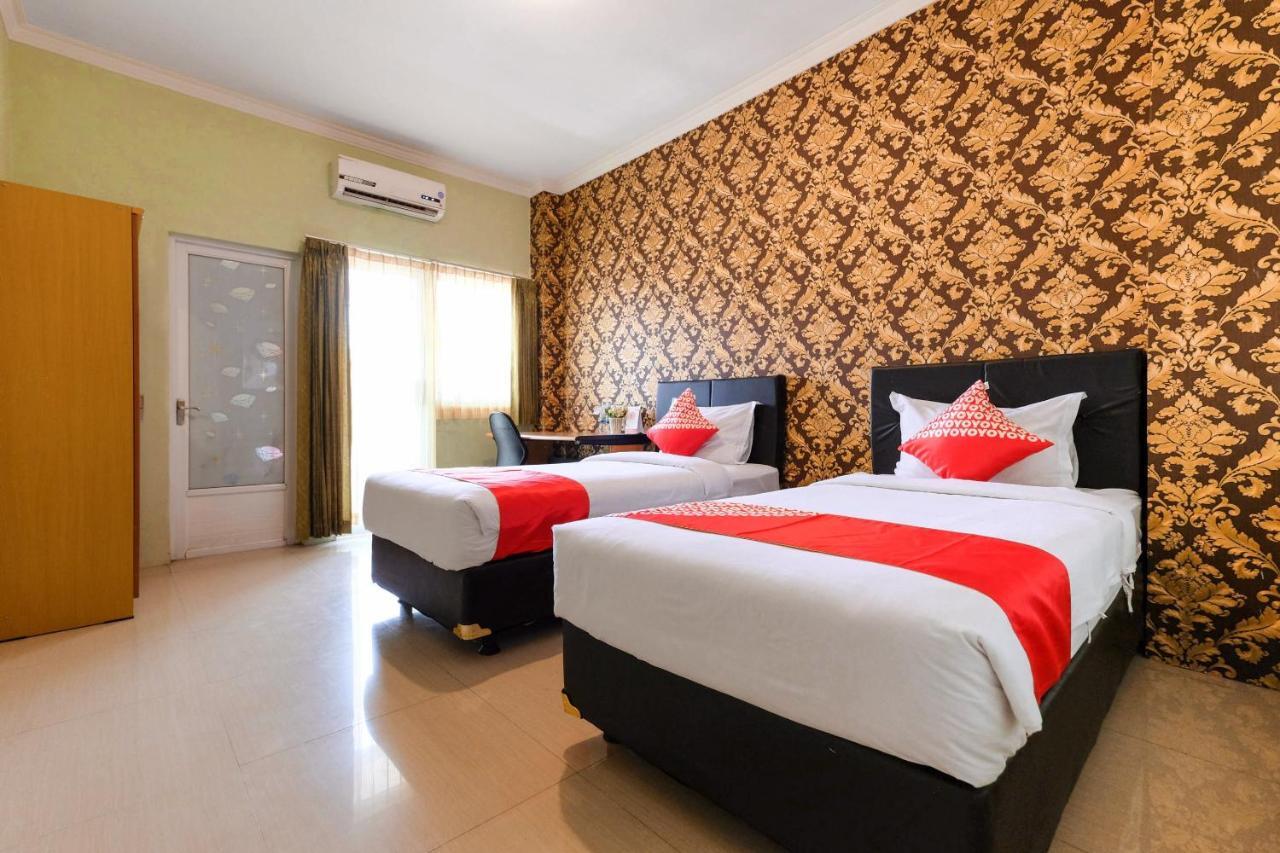 Oyo 338 Guest House Omah Manahan Syariah Solo Exterior foto