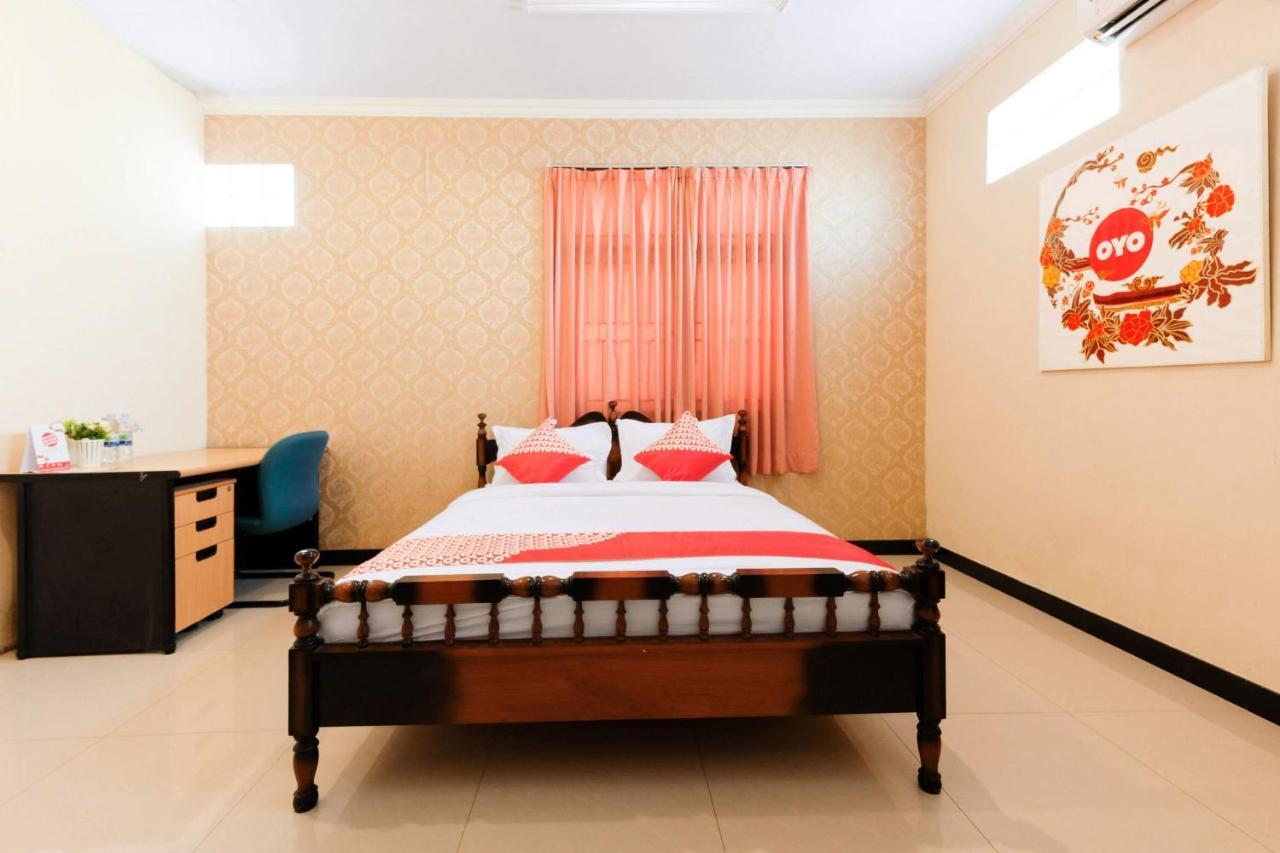 Oyo 338 Guest House Omah Manahan Syariah Solo Exterior foto