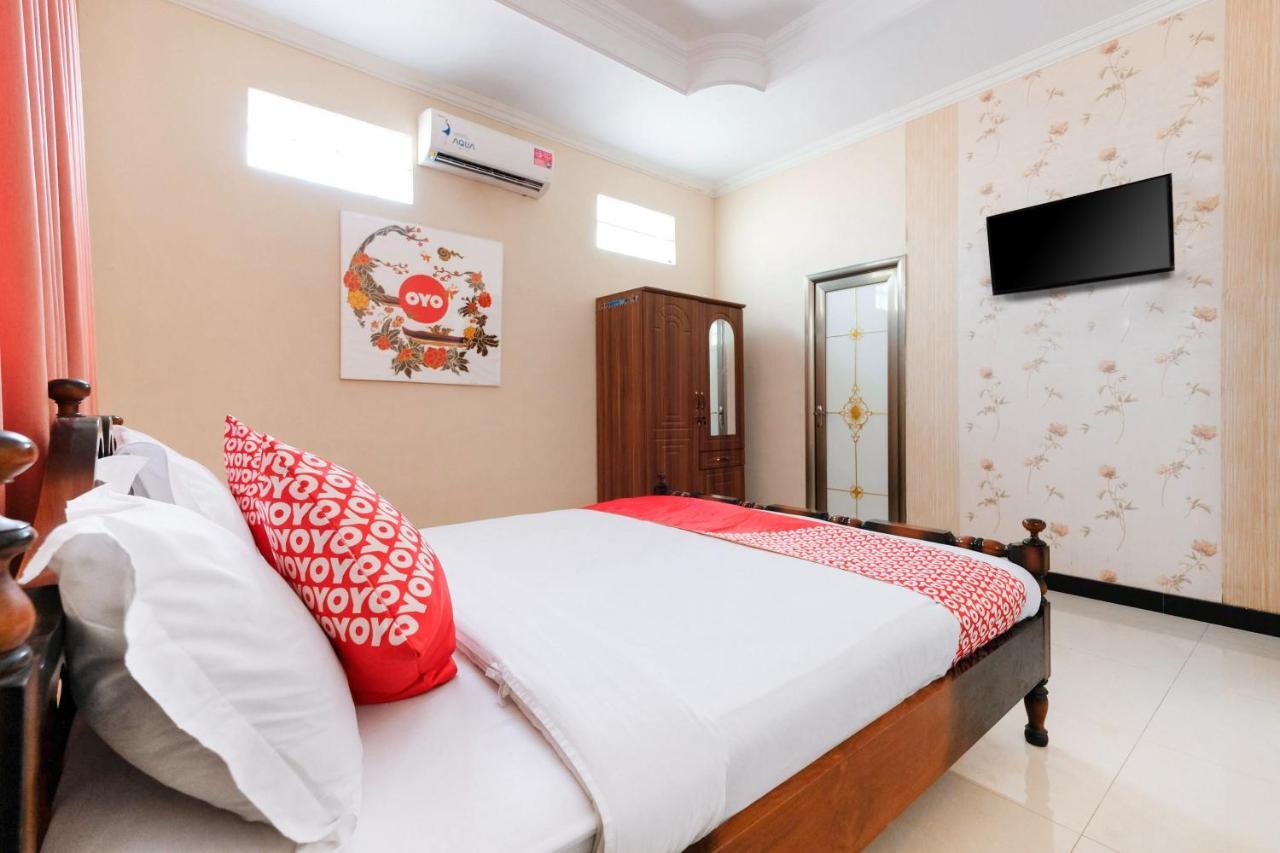 Oyo 338 Guest House Omah Manahan Syariah Solo Exterior foto