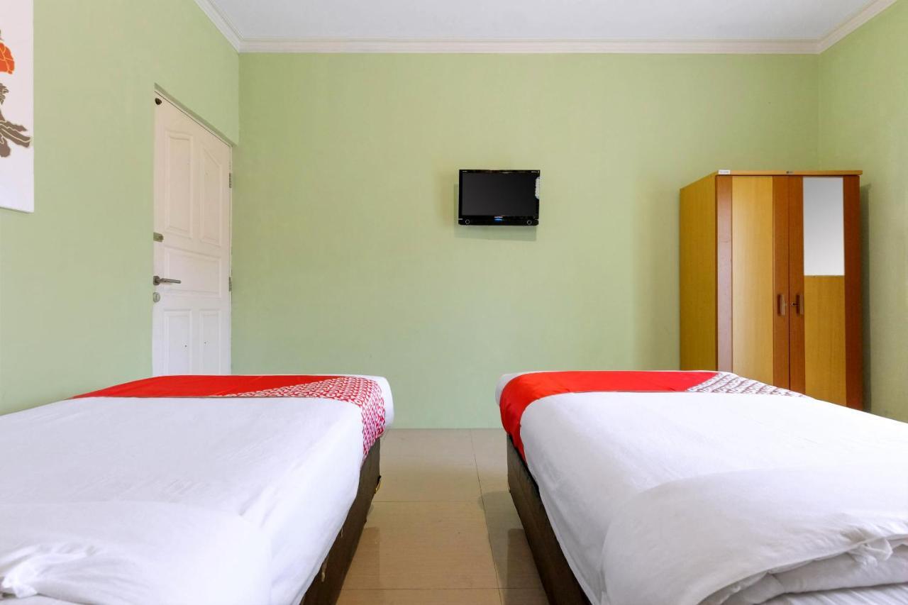 Oyo 338 Guest House Omah Manahan Syariah Solo Exterior foto