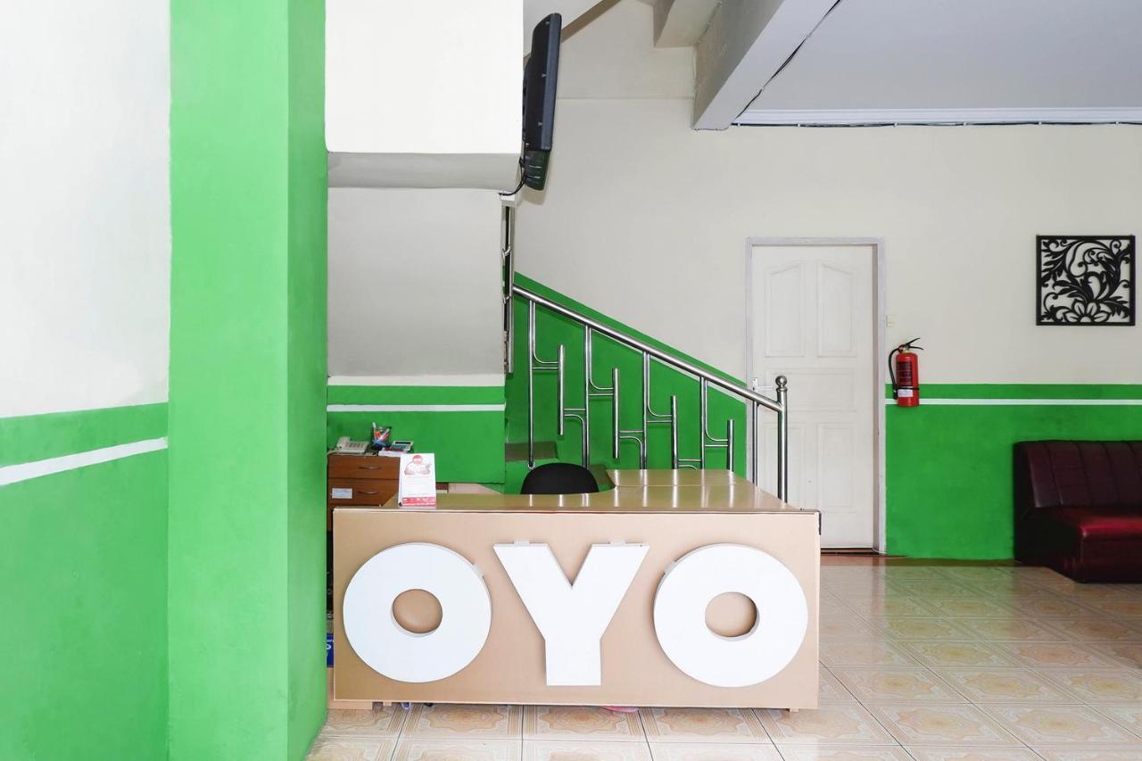 Oyo 338 Guest House Omah Manahan Syariah Solo Exterior foto