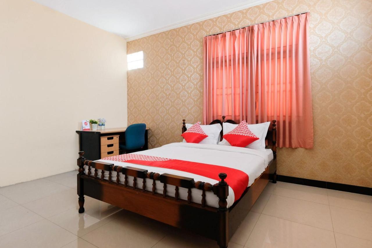 Oyo 338 Guest House Omah Manahan Syariah Solo Exterior foto