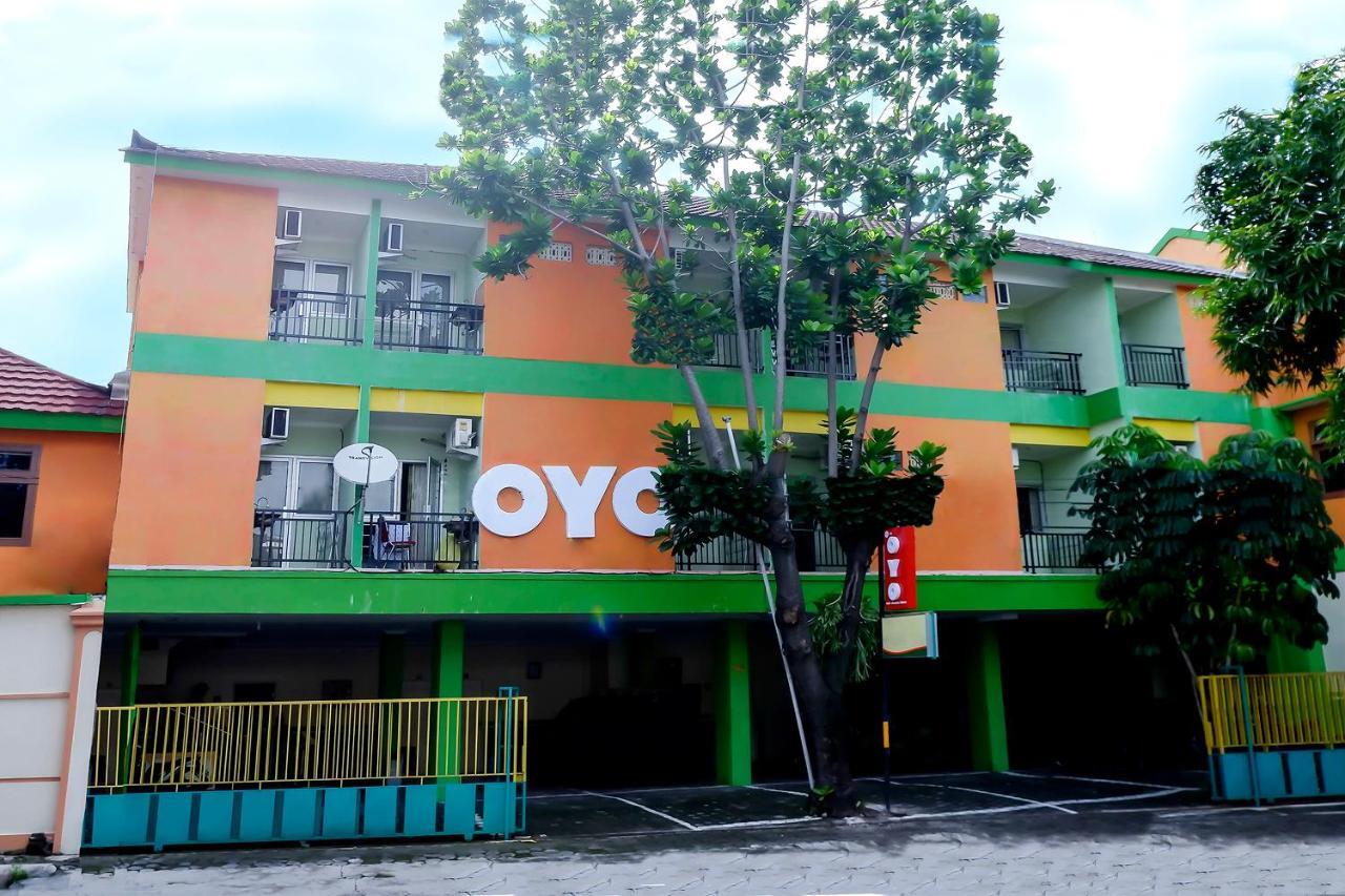 Oyo 338 Guest House Omah Manahan Syariah Solo Exterior foto