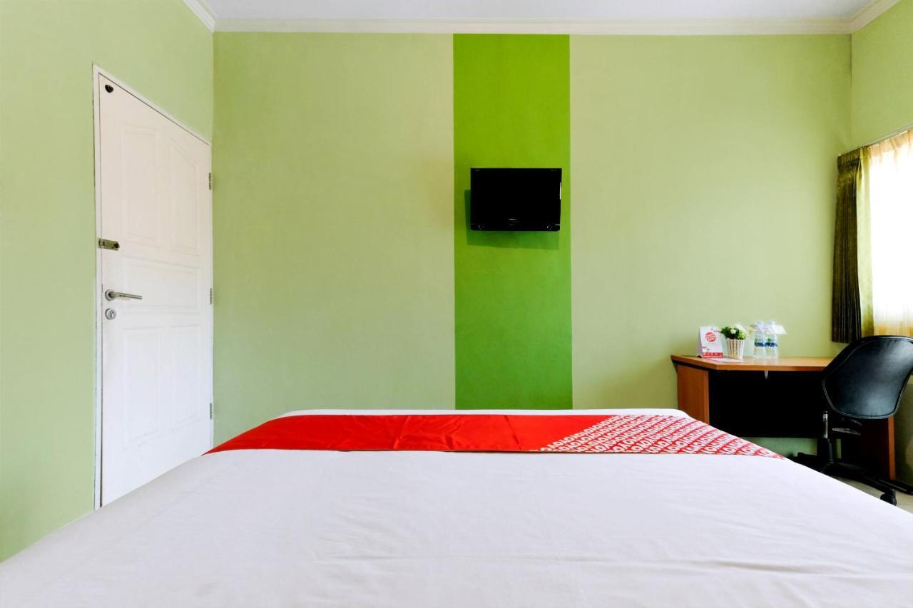 Oyo 338 Guest House Omah Manahan Syariah Solo Exterior foto