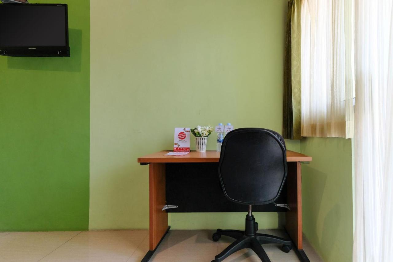 Oyo 338 Guest House Omah Manahan Syariah Solo Exterior foto