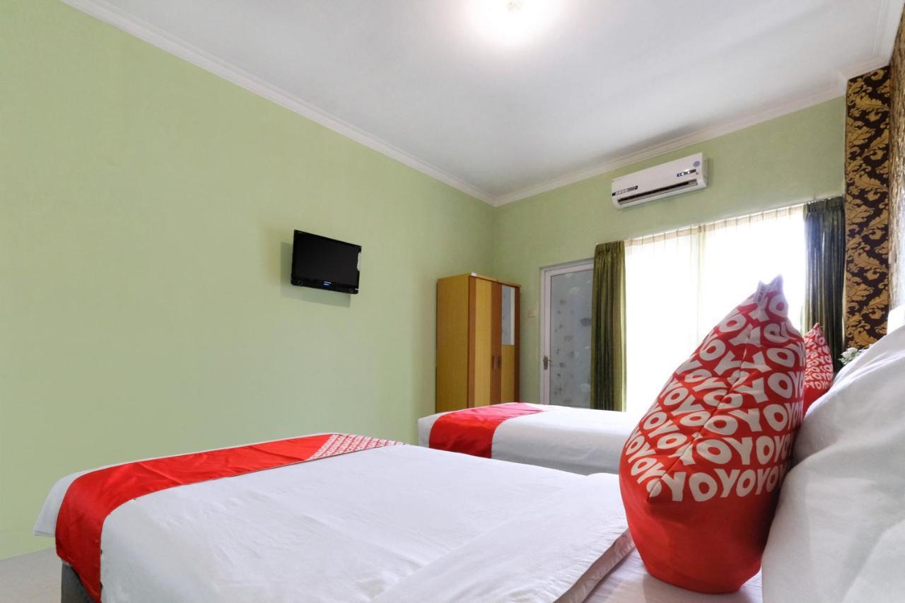 Oyo 338 Guest House Omah Manahan Syariah Solo Exterior foto