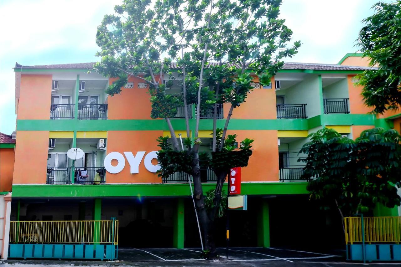 Oyo 338 Guest House Omah Manahan Syariah Solo Exterior foto