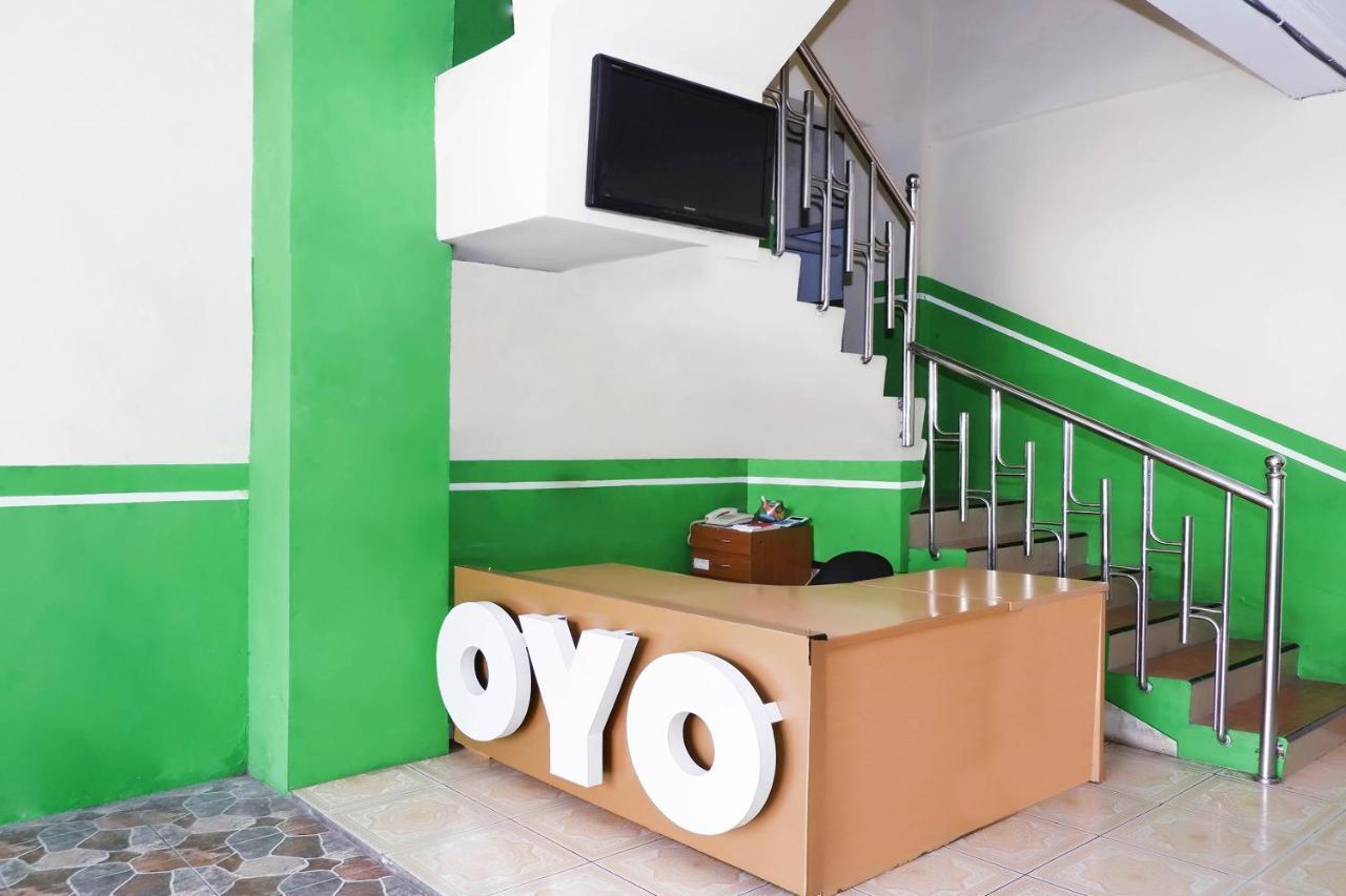 Oyo 338 Guest House Omah Manahan Syariah Solo Exterior foto